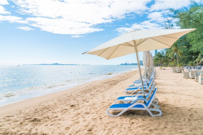 How to Select the Best Beach Chair and Umbrella Combo